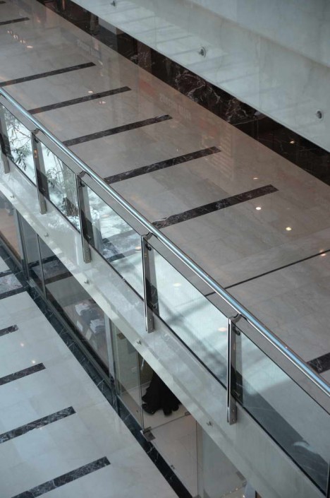 Centro Commerciale Dubai Realizzazione Pavimenti, Rosoni, Rivestimento pareti e Scale