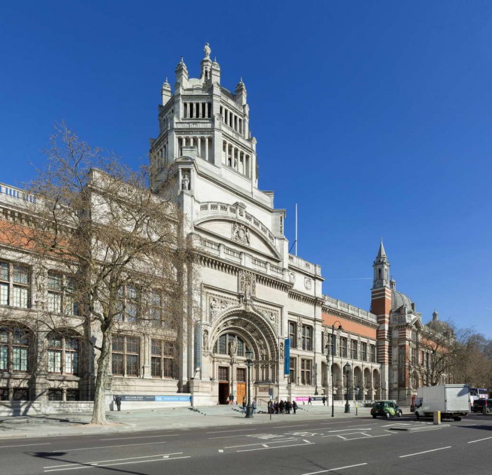 Victoria and Albert Museum, Londra, pavimenti, rivestimenti scale
